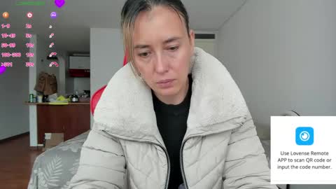 Snapshot of zoe_jeane_beker chatting on June 6, 7:40 pm ZOE online show from June 6, 7:40 pm