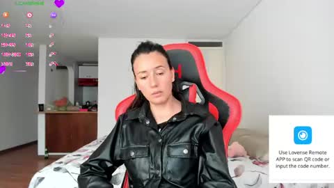 Snapshot of zoe_jeane_beker chatting on June 22, 8:39 pm ZOE online show from June 22, 8:39 pm