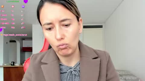 Snapshot of zoe_jeane_beker chatting on June 30, 8:10 pm ZOE online show from June 30, 8:10 pm