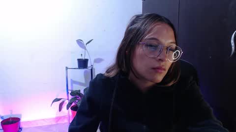 Snapshot of zoe_khall chatting on November 28, 2:58 am ZOE online show from November 28, 2:58 am