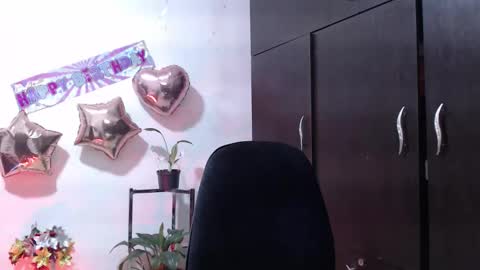 Snapshot of zoe_khall chatting on December 21, 3:57 am ZOE online show from December 21, 3:57 am