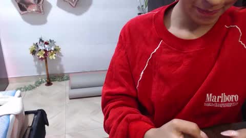 Snapshot of zoe_khall chatting on December 22, 4:09 am ZOE online show from December 22, 4:09 am