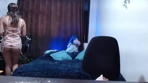 Snapshot of zoe_khall chatting on February 4, 4:51 am ZOE online show from February 4, 4:51 am