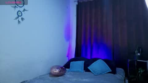 Snapshot of zoe_khall chatting on February 26, 3:05 am ZOE online show from February 26, 3:05 am