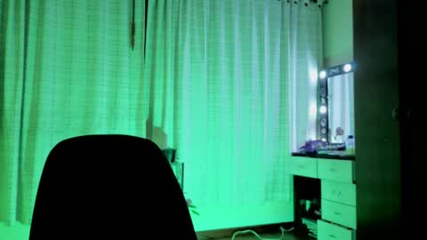 Snapshot of zoe_khall chatting on May 12, 4:09 am ZOE online show from May 12, 4:09 am
