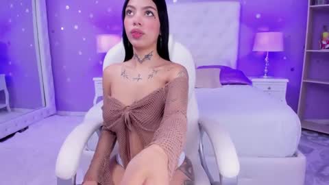 Snapshot of zoe_kravitx chatting on January 23, 7:54 am CAMILA online show from January 23, 7:54 am