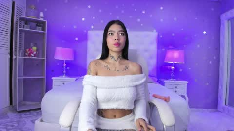 Snapshot of zoe_kravitx chatting on February 10, 9:25 am CAMILA online show from February 10, 9:25 am