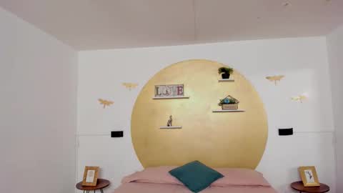 Zoe Lynch online show from October 14, 11:44 am