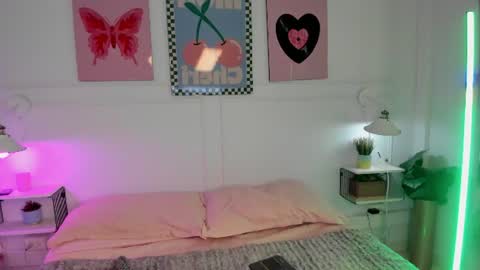 Zoe Lynch online show from June 19, 12:09 pm