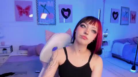Zoe Lynch online show from June 26, 12:20 pm