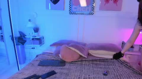 Zoe Lynch online show from July 10, 12:19 pm