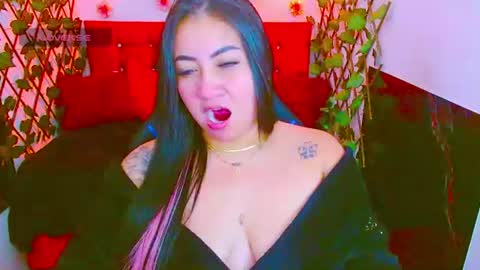 Snapshot of zoe_naughty22 chatting on June 10, 3:29 am zoe_naughty22 online show from June 10, 3:29 am