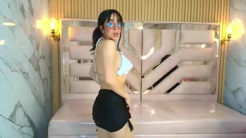 Snapshot of zoe_r_ chatting on October 17, 3:31 am Zoe online show from October 17, 3:31 am