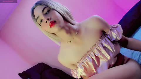 Snapshot of zoe_rous2 chatting on February 4, 7:09 pm ZOE online show from February 4, 7:09 pm