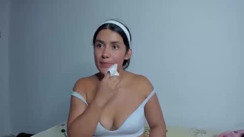 Snapshot of zoe_wattson chatting on May 12, 9:23 pm Zoe online show from May 12, 9:23 pm