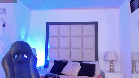 Zoecarrter online show from February 3, 8:36 pm