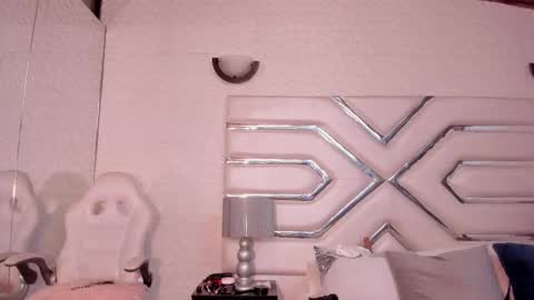 Zoecarrter online show from February 8, 12:30 pm