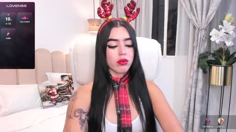 Snapshot of zoee_jackson chatting on December 21, 11:13 pm  zoee jackson online show from December 21, 11:13 pm