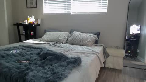 zoeemonroe online show from October 19, 2:18 pm