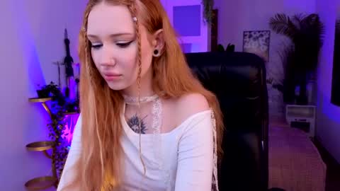 Snapshot of zoeford_ chatting on April 3, 12:58 pm ZOE online show from April 3, 12:58 pm