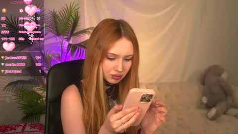 Snapshot of zoeford_ chatting on April 23, 12:29 pm ZOE online show from April 23, 12:29 pm