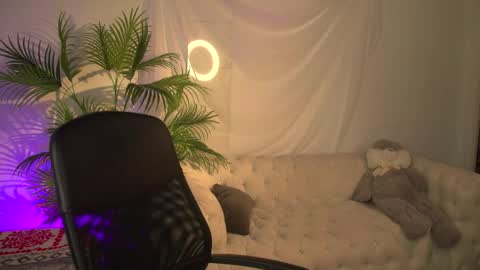 Snapshot of zoeford_ chatting on April 29, 6:06 am ZOE online show from April 29, 6:06 am