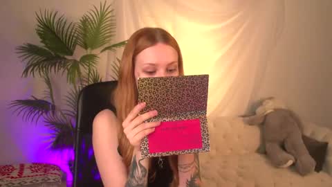 Snapshot of zoeford_ chatting on May 10, 5:12 am ZOE online show from May 10, 5:12 am