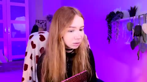 Snapshot of zoeford_ chatting on May 12, 5:48 am ZOE online show from May 12, 5:48 am