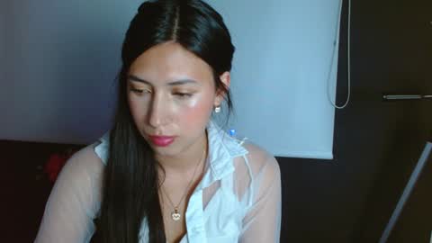 Laura  online show from December 11, 7:09 am