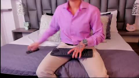 Zoe Krug online show from April 18, 12:31 pm