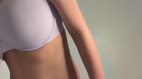 zoepriceee online show from March 10, 10:04 pm