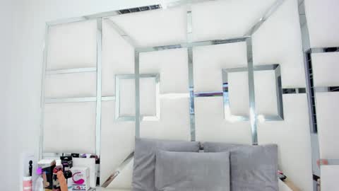 ZoeSwam online show from March 1, 6:21 pm