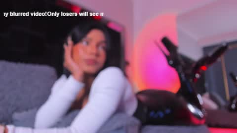 zoevidal_ online show from January 30, 6:00 pm