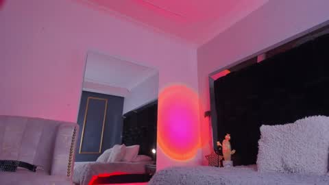 zoevidal_ online show from February 1, 11:54 am