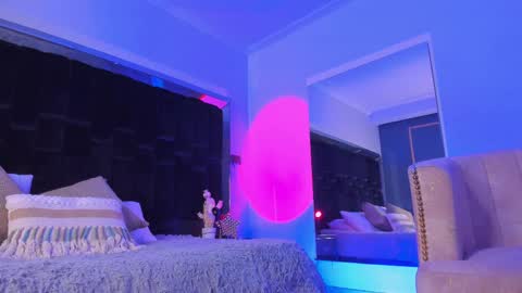 zoevidal_ online show from February 28, 11:47 am