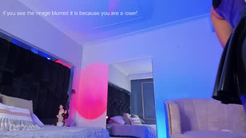 zoevidal_ online show from March 3, 2:59 pm