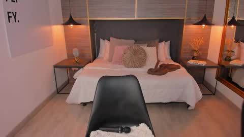 ZOE online show from April 1, 2:25 pm