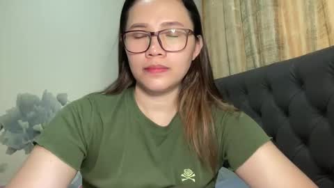 zoey_foryou online show from May 3, 3:34 am