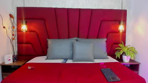 Snapshot of zoey_jayden chatting on July 25, 12:47 pm Zoey Jayden online show from July 25, 12:47 pm