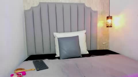 Snapshot of zoey_jayden chatting on July 28, 6:20 pm Zoey Jayden online show from July 28, 6:20 pm