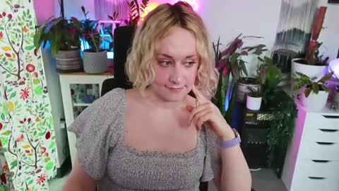 Snapshot of zoeyryan chatting on March 22, 5:49 pm Zoey Ryan online show from March 22, 5:49 pm