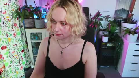 Snapshot of zoeyryan chatting on March 27, 5:56 pm Zoey Ryan online show from March 27, 5:56 pm