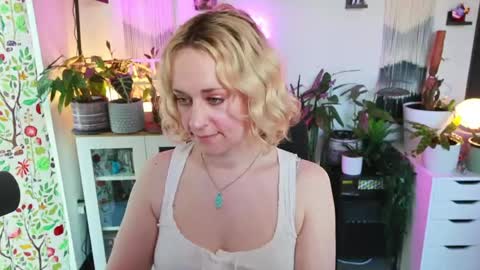 Snapshot of zoeyryan chatting on March 28, 6:18 pm Zoey Ryan online show from March 28, 6:18 pm
