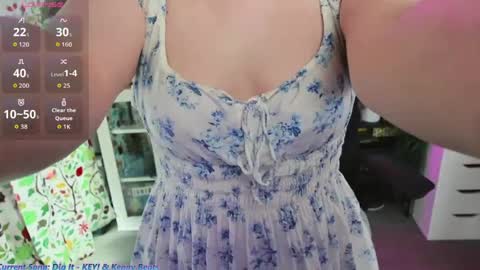 Snapshot of zoeyryan chatting on April 13, 7:08 pm Zoey Ryan online show from April 13, 7:08 pm