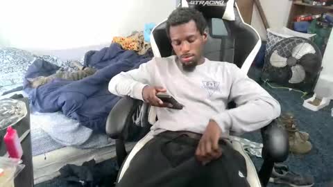 Snapshot of zoneingout chatting on November 6, 7:48 pm zoneingout online show from November 6, 7:48 pm