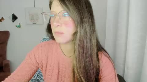 Snapshot of zooeybelair chatting on May 25, 6:08 am Alicie online show from May 25, 6:08 am