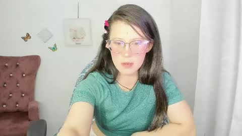 Snapshot of zooeybelair chatting on May 26, 5:58 am Alicie online show from May 26, 5:58 am