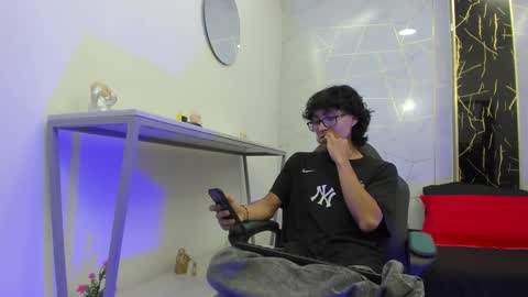     online show from November 28, 7:27 pm