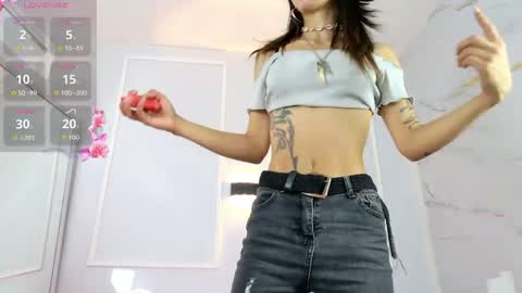 Snapshot of zorravioleta chatting on April 24, 11:45 am Violeta online show from April 24, 11:45 am
