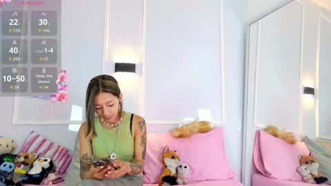 Snapshot of zorravioleta chatting on April 26, 12:36 pm Violeta online show from April 26, 12:36 pm